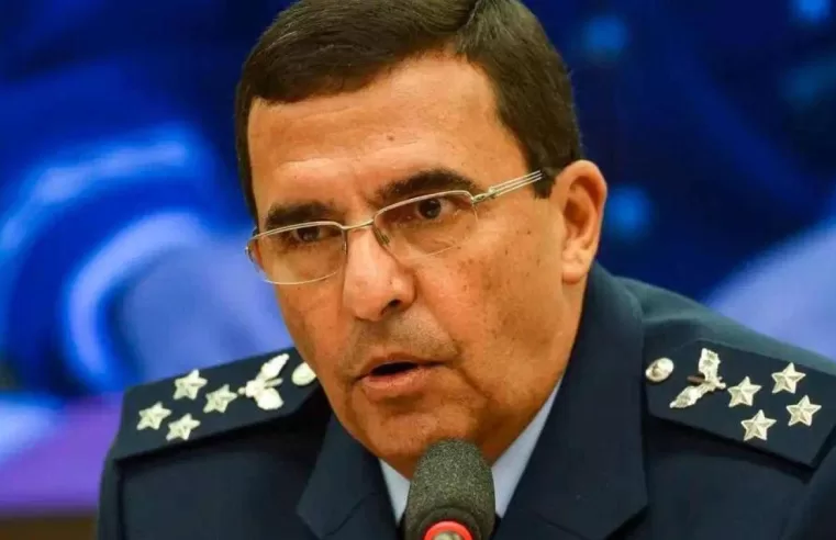 “O senhor não é mais presidente”: ex-chefe da FAB confronta Bolsonaro no dia da posse de Lula