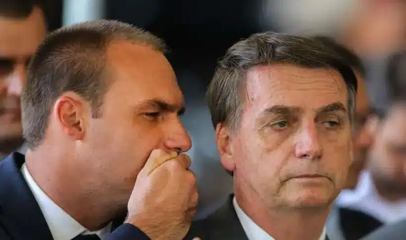 Moraes aponta Bolsonaro como financiador de Eduardo nos EUA e pode bloquear contas