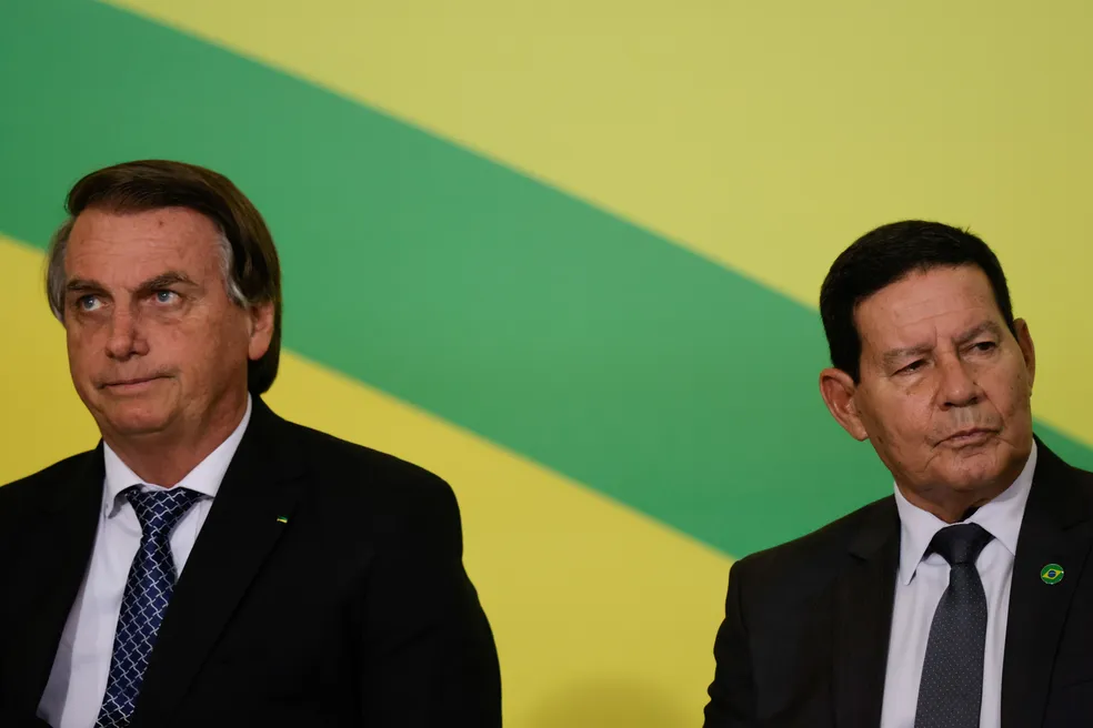 Bolsonaro na mira da PF: ligação a Mourão pode configurar obstrução de Justiça