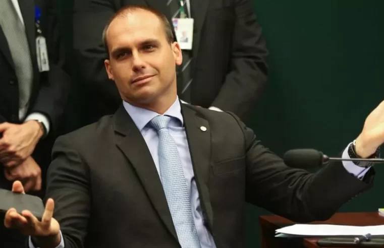 Eduardo Bolsonaro antecipa disputa e tenta barrar Michelle e Tarcísio na corrida presidencial