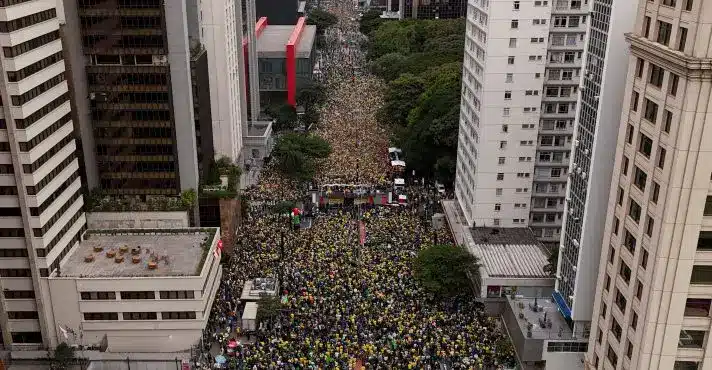 Bolsonaro convoca ato golpista em Brasília enquanto STF mantém firmeza contra terroristas do 8 de Janeiro