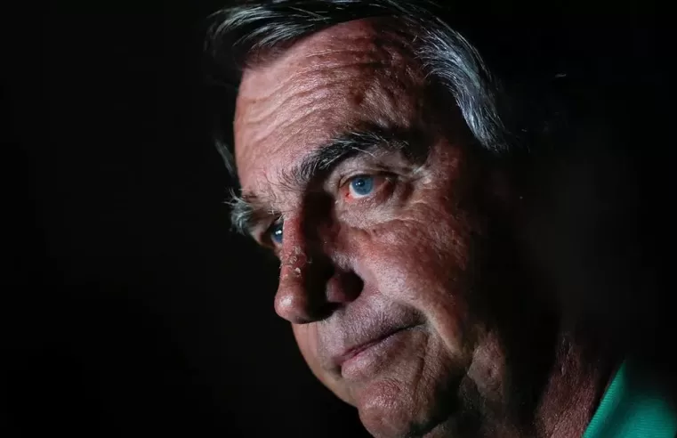 Bolsonaro distorce inquérito do golpe e tenta se vitimizar