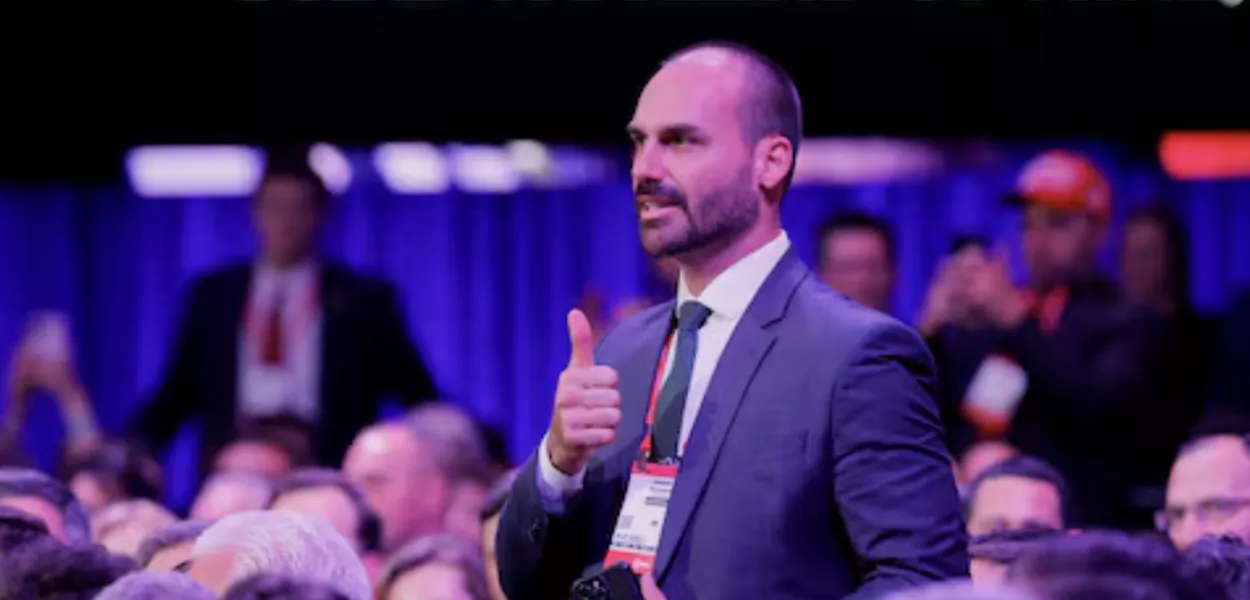 Eduardo Bolsonaro articula envio de brasileiros às prisões de Bukele