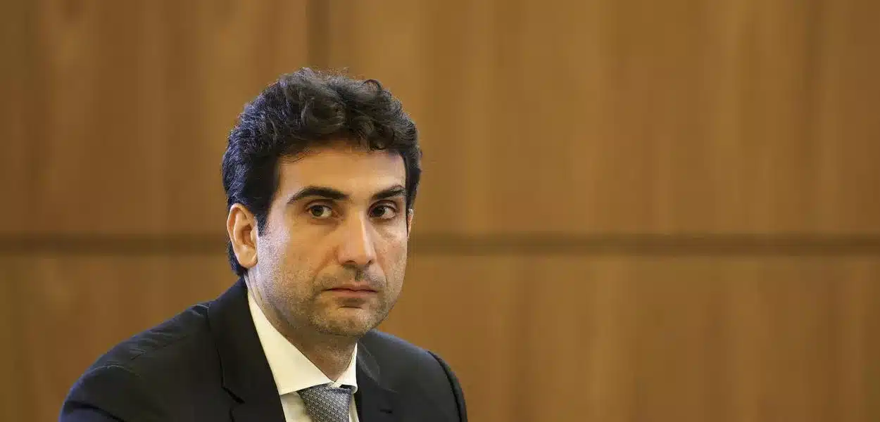 Galípolo desafia governo e apoia PEC da autonomia financeira do Banco Central