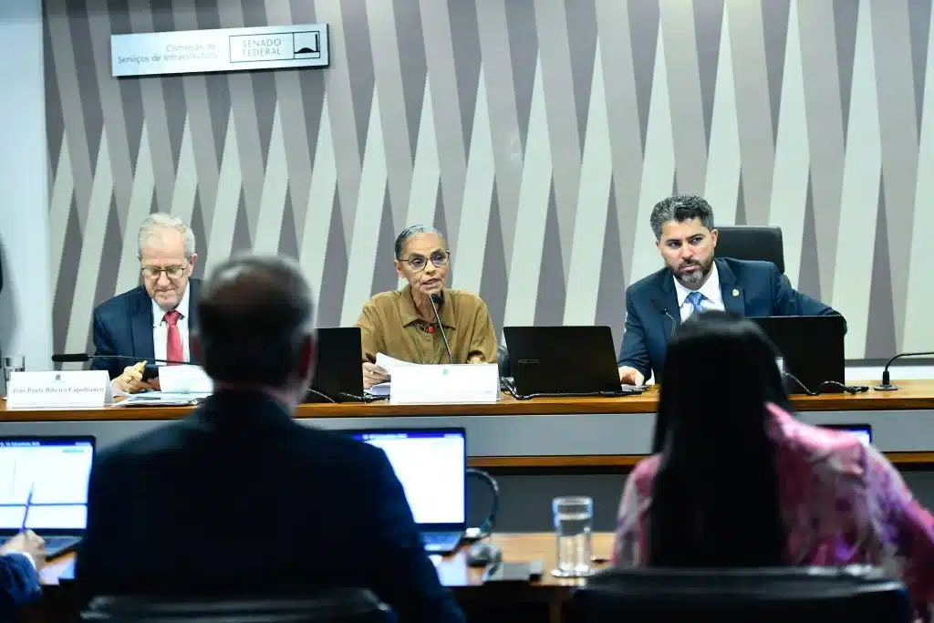 Marina Silva se retira de sessão no Senado após ataques de senadores