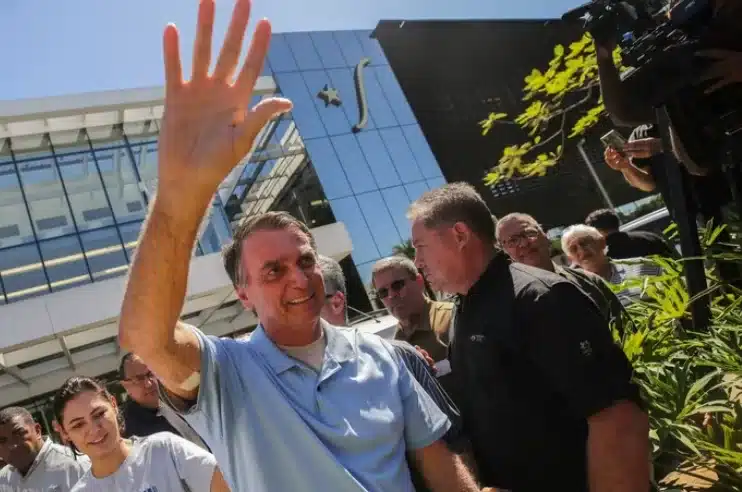 Saúde Frágil, golpe forte: Bolsonaro usa convalescença para mobilizar ato pró-anistia a golpistas