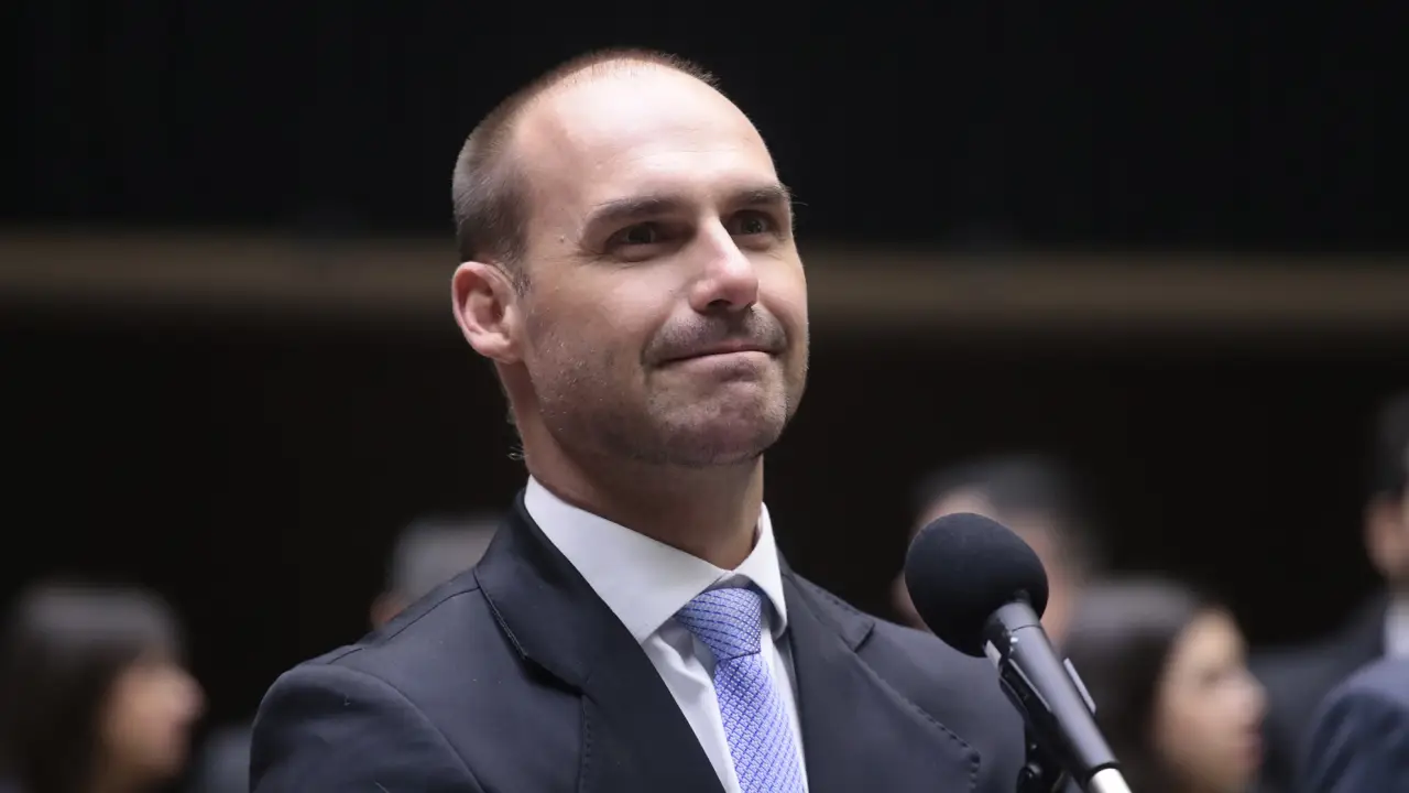 “Venceremos”: Eduardo Bolsonaro celebra chance de sanções dos EUA contra Moraes e desafia STF
