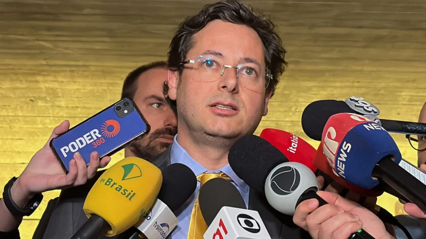 PL demite Wajngarten após críticas a Michelle Bolsonaro: repercussão política e institucional