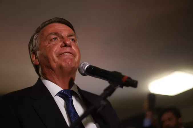 Bolsonaro torra R$ 1,72 milhão de apoiadores para bancar Eduardo nos EUA