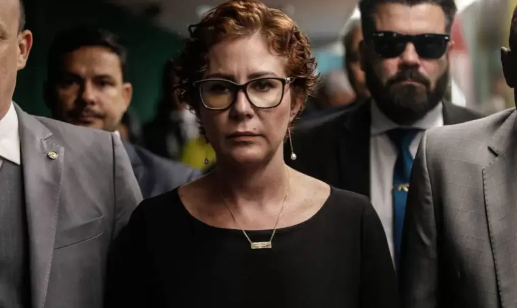 Itália marca audiência decisiva para extradição de Carla Zambelli em 27 de novembro