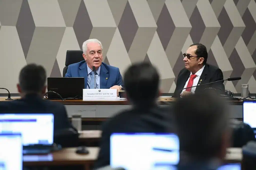 Fim da reeleição: democracia ou golpe branco?O retorno da PEC FIM DA REELEIÇÃO: 16/2019 à pauta no senado