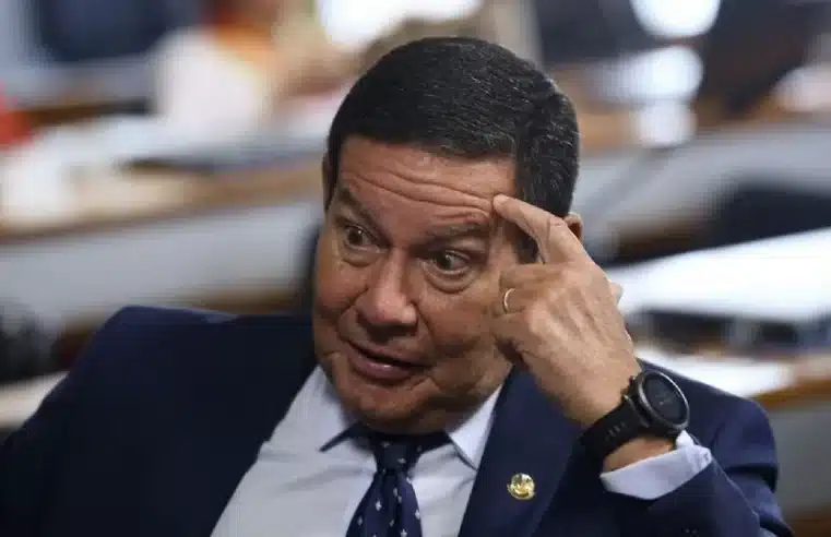 Mourão recua, mas já é tarde para salvar Bolsonaro da prisão