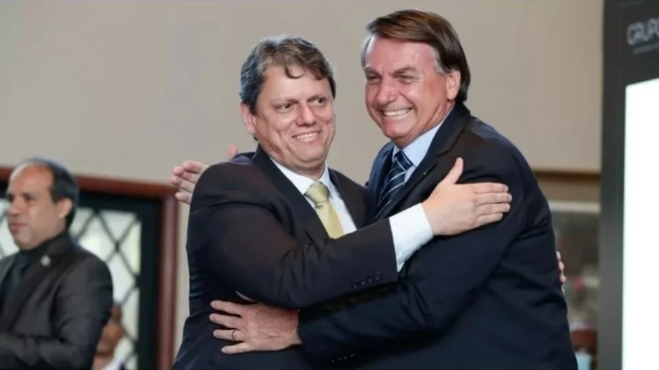 Bolsonaro se afunda em paranoia e destrói a própria base: humilhação a Tarcísio é só o começo