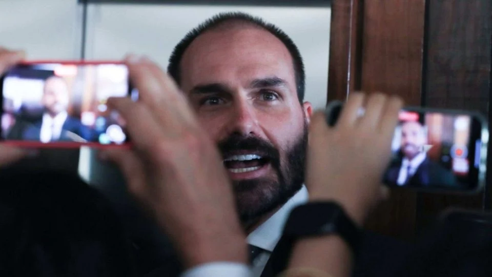 Eduardo Bolsonaro aposta em anistia para escapar de inquérito no STF