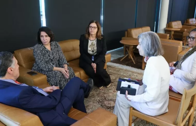 “Ditadura também se faz com constrangimento”: Barroso e Cármen Lúcia recebem oficial de Justiça humilhada por Bolsonaro na UTI