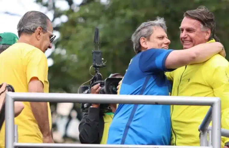 Tarcísio ignora prisão de Bolsonaro e ala bolsonarista entra em pânico