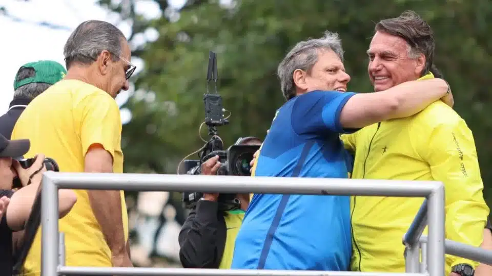 Tarcísio ignora prisão de Bolsonaro e ala bolsonarista entra em pânico