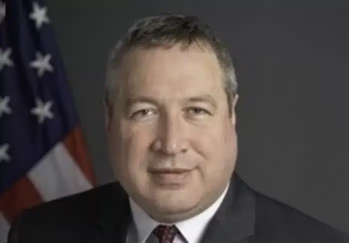 Guerra Híbrida e lobos solitários: o passado obscuro de David Gamble, assessor de Trump que desembarca no Brasil