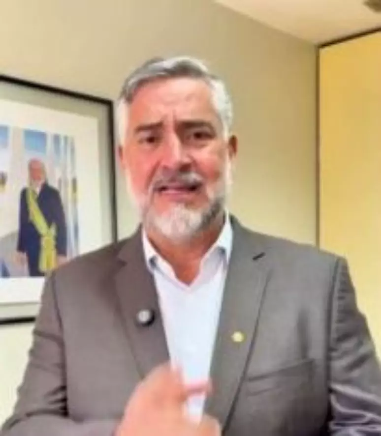 Paulo Pimenta denuncia espionagem ilegal por “Abin Paralela” da família Bolsonaro