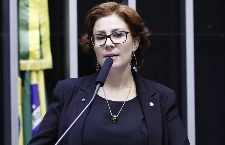 PGR pedirá prisão preventiva de Carla Zambelli após fuga para a Itália