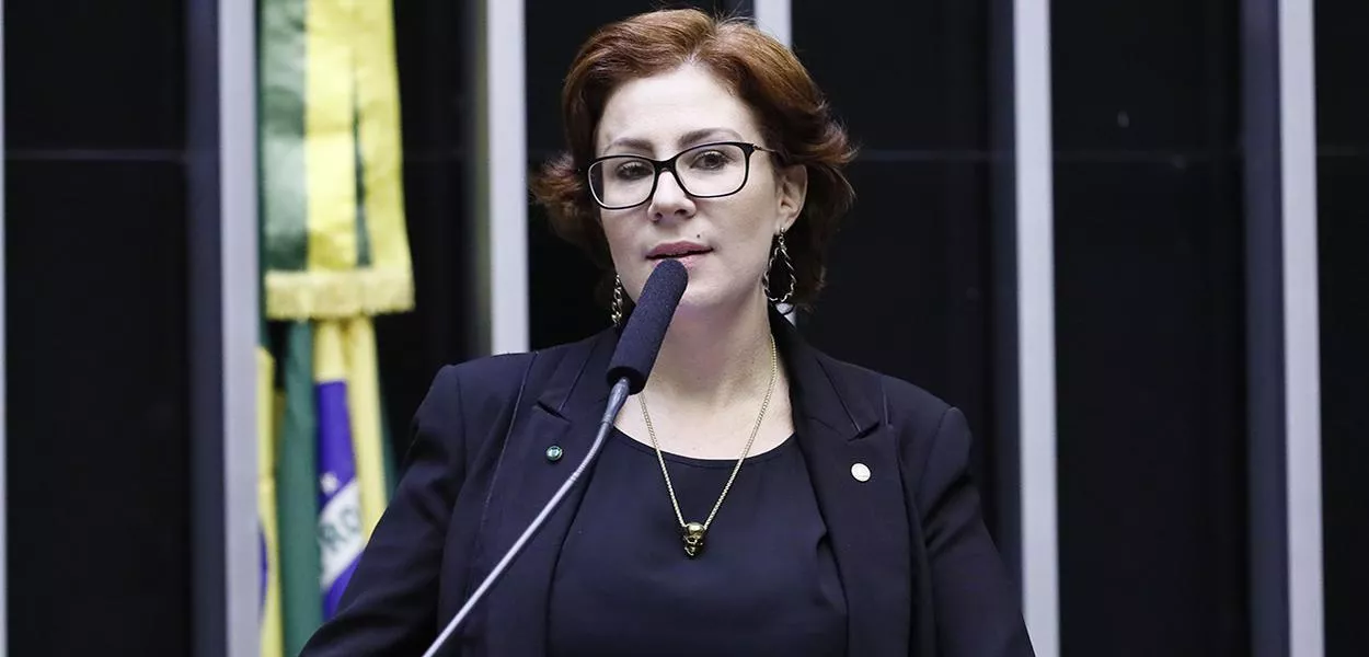 PGR pedirá prisão preventiva de Carla Zambelli após fuga para a Itália