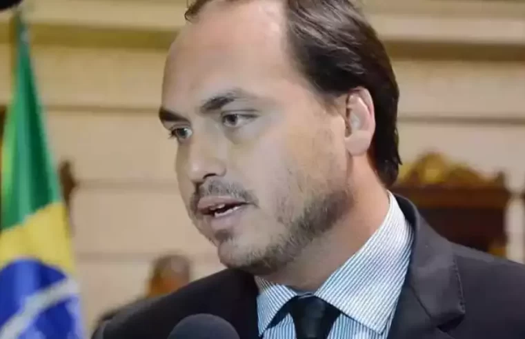 Carlos Bolsonaro anuncia que “abriu mão da carreira política” após 25 anos de atuação