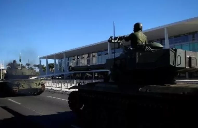 “Coincidência”, diz ex-comandante Garnier sobre desfile de blindados em Brasília durante votação de voto impresso