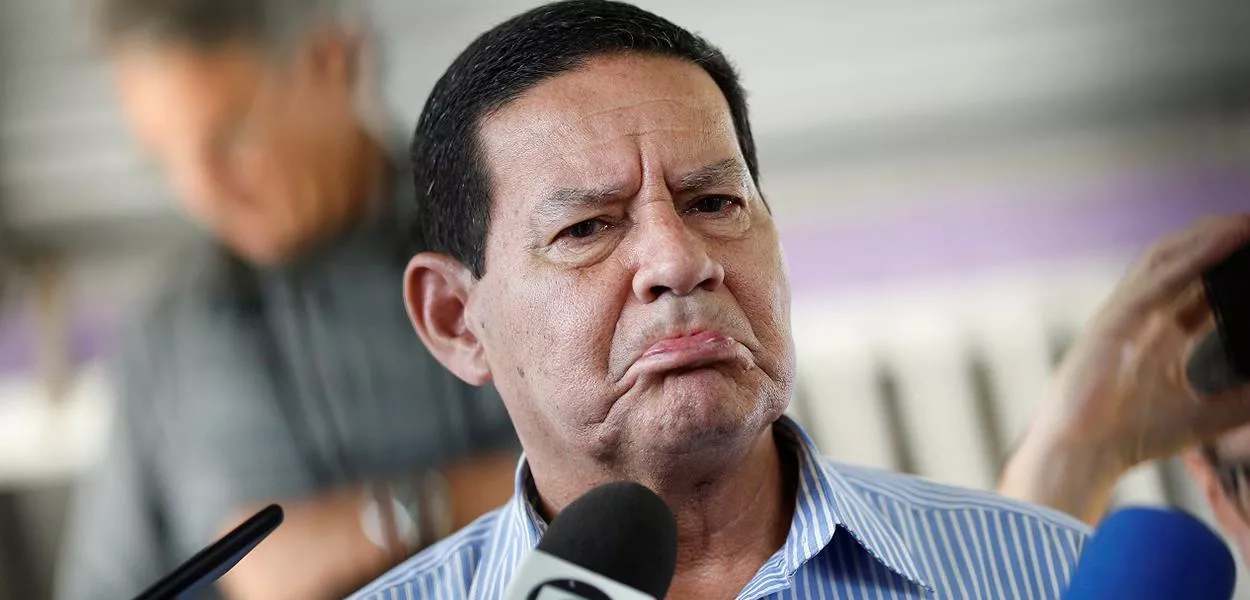 Moraes determina que PF ouça Mourão sobre ligação de Bolsonaro antes de depoimento no inquérito do golpe