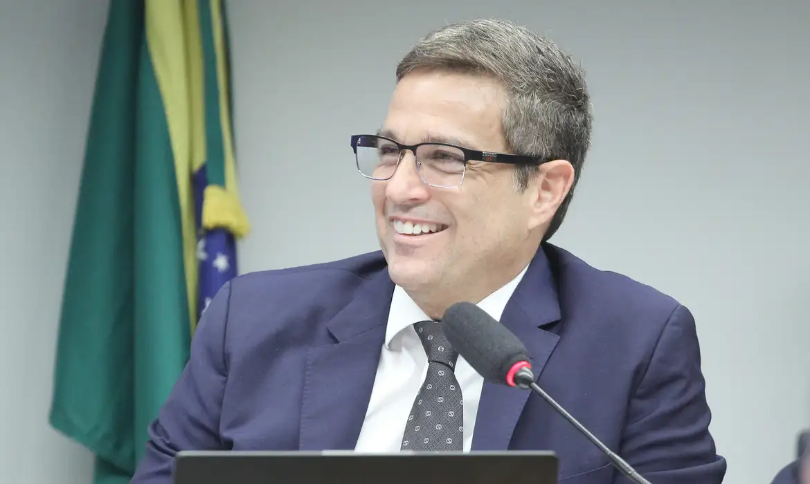 Campos Neto aprova Selic a 15% e afirma: “eu teria feito a mesma coisa”