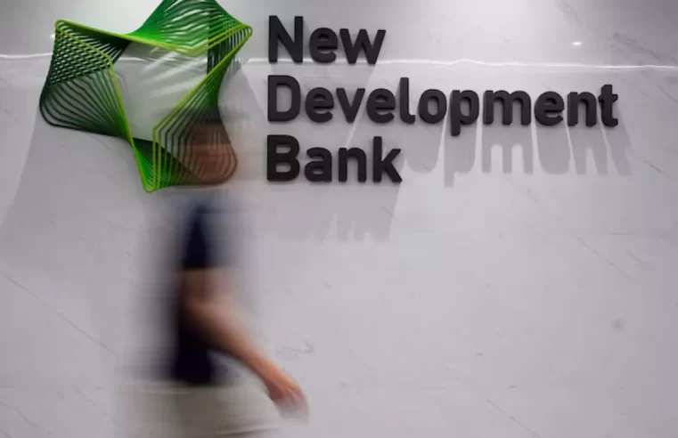 Irã formaliza pedido de adesão ao Banco dos BRICS durante reunião com Dilma Rousseff