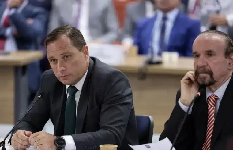 Defesa de Cid reafirma: Braga Netto entregou dinheiro em caixa de vinho para financiar golpe