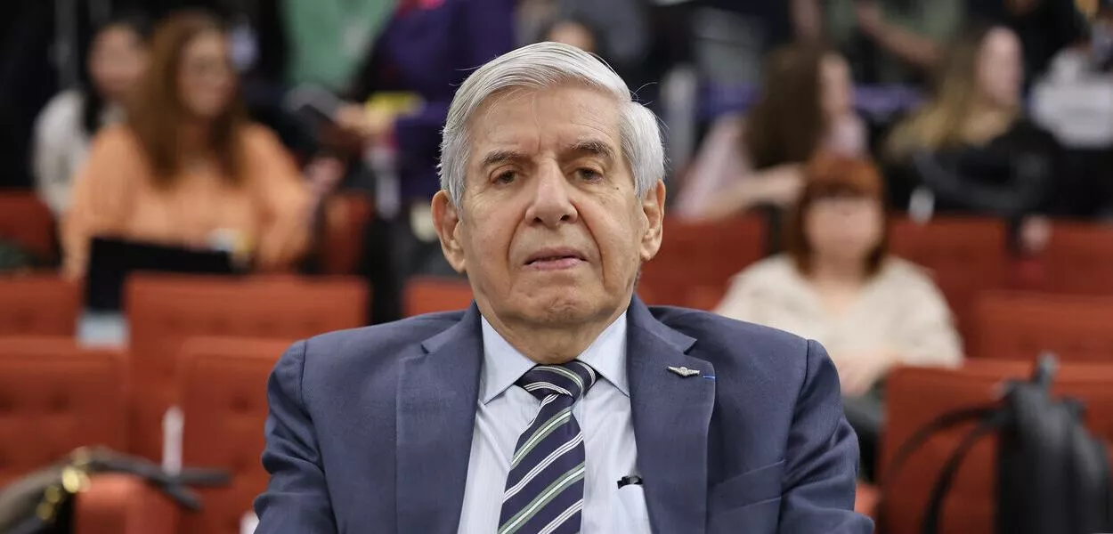 General Augusto Heleno declara sofrer de Alzheimer desde 2018 ao ser preso por trama golpista