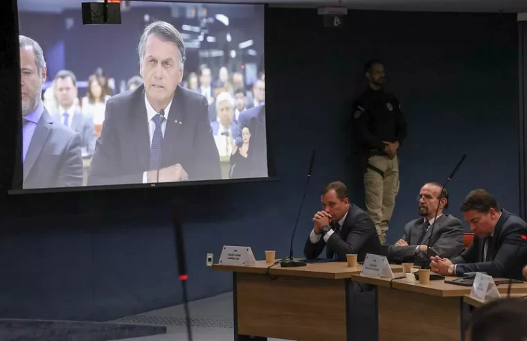 Bolsonaro nega ter pressionado ministro por relatório sobre urnas
