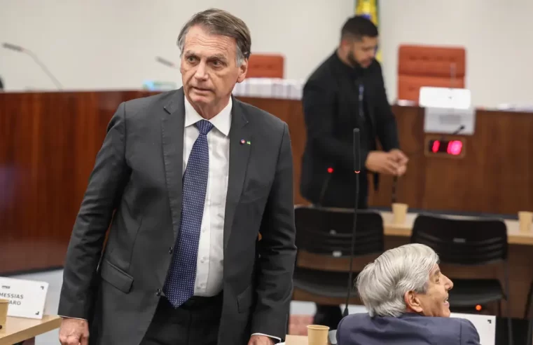 Bolsonaro nega que Marinha tenha disponibilizado tropas para golpe
