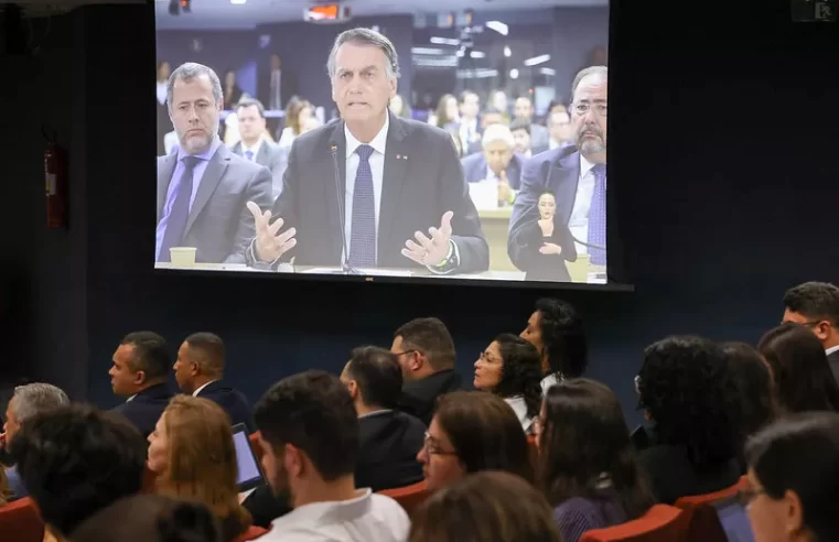 Bolsonaro confirma reunião com Zambelli e hacker Delgatti