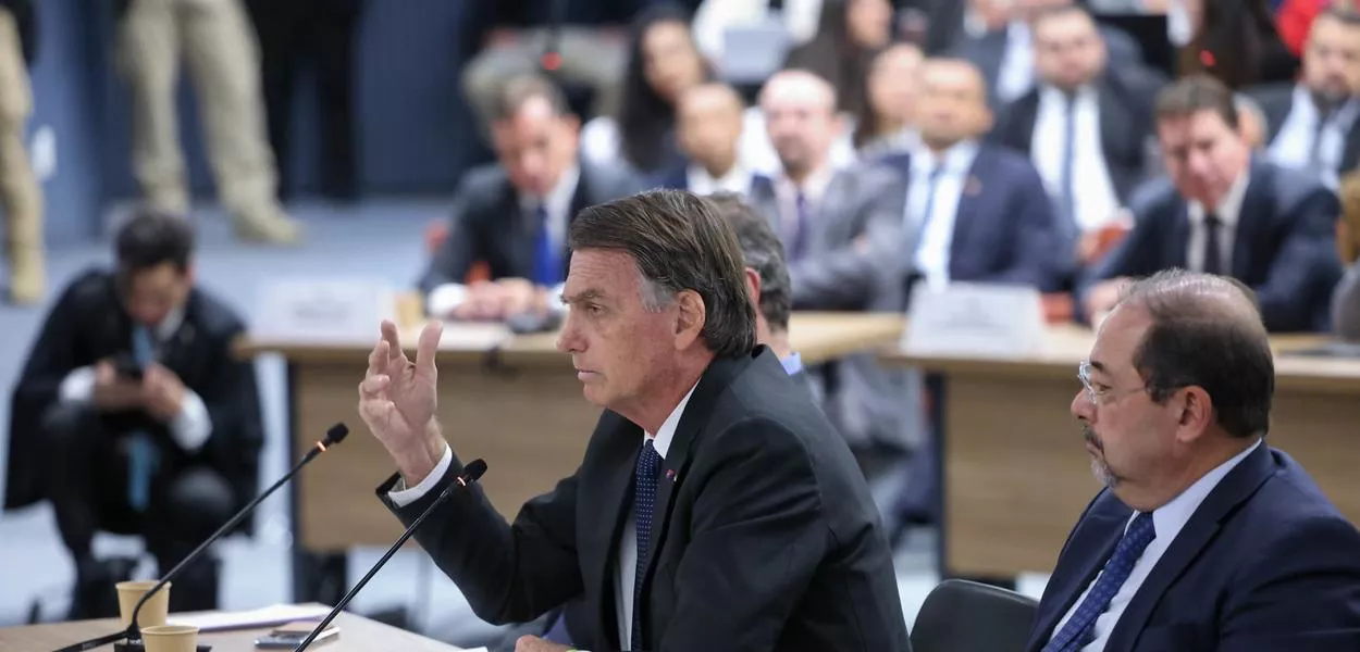 Bolsonaro nega ter recebido voz de prisão de ex‑comandante do Exército