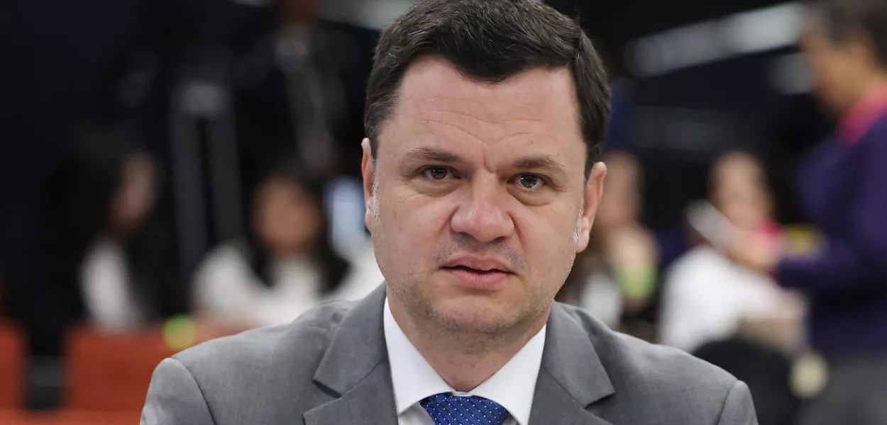 Anderson Torres tenta cumprir pena no mesmo prédio da Jair Bolsonaro na PF