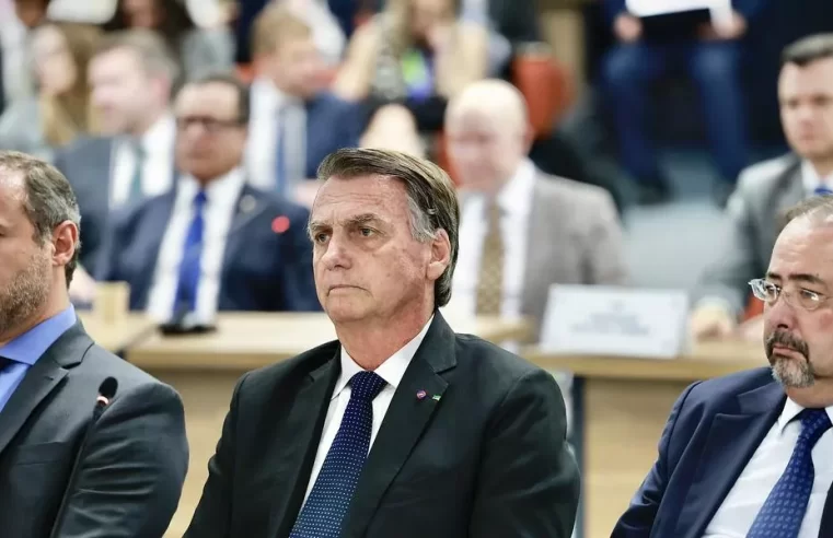 Bolsonaro chama de “malucos” apoiadores que pediram golpe após derrota