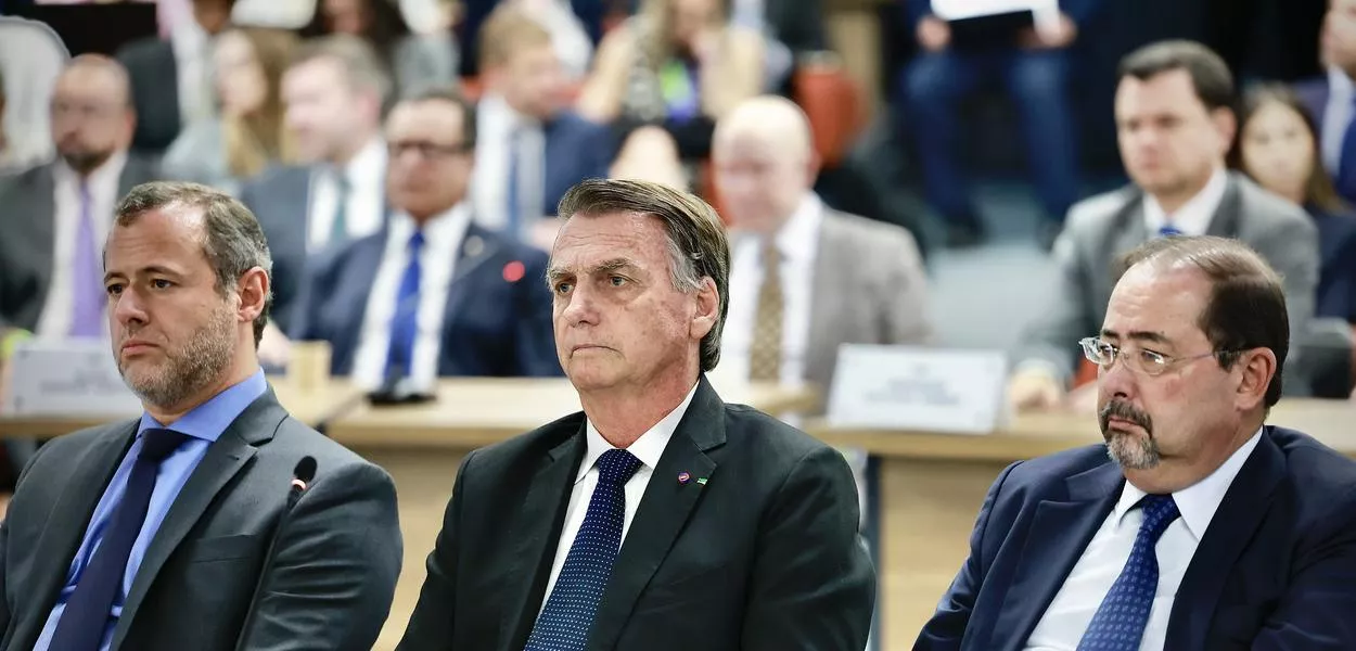 Bolsonaro chama de “malucos” apoiadores que pediram golpe após derrota