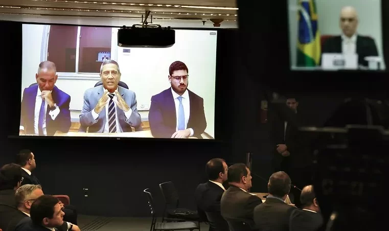 Braga Netto nega entrega de dinheiro em caixa de vinho