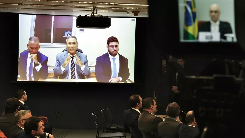 Braga Netto nega entrega de dinheiro em caixa de vinho