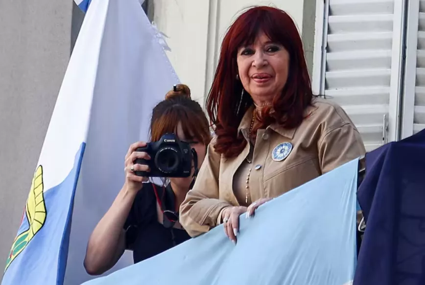 Justiça Argentina concede prisão domiciliar imediata a Cristina Kirchner