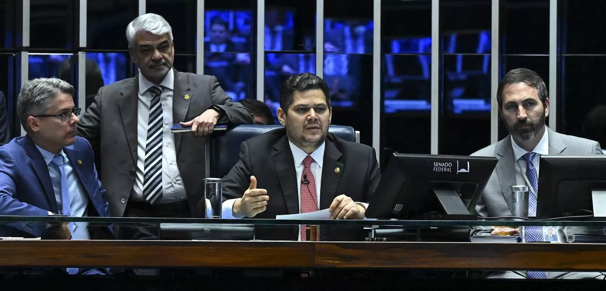 Senado avalia ampliar STF e reavaliar ministros a cada 5 anos após liminar de Gilmar Mendes