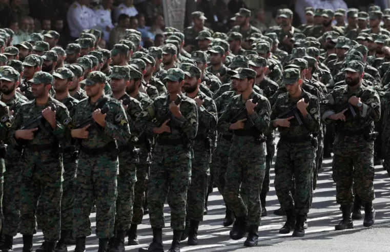 Irã promete retaliação “contundente” e “sem recuo” após ataques dos EUA