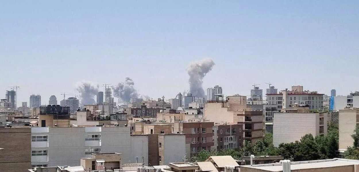 Israel bombardeia Teerã e mira prisão e instalação nuclear