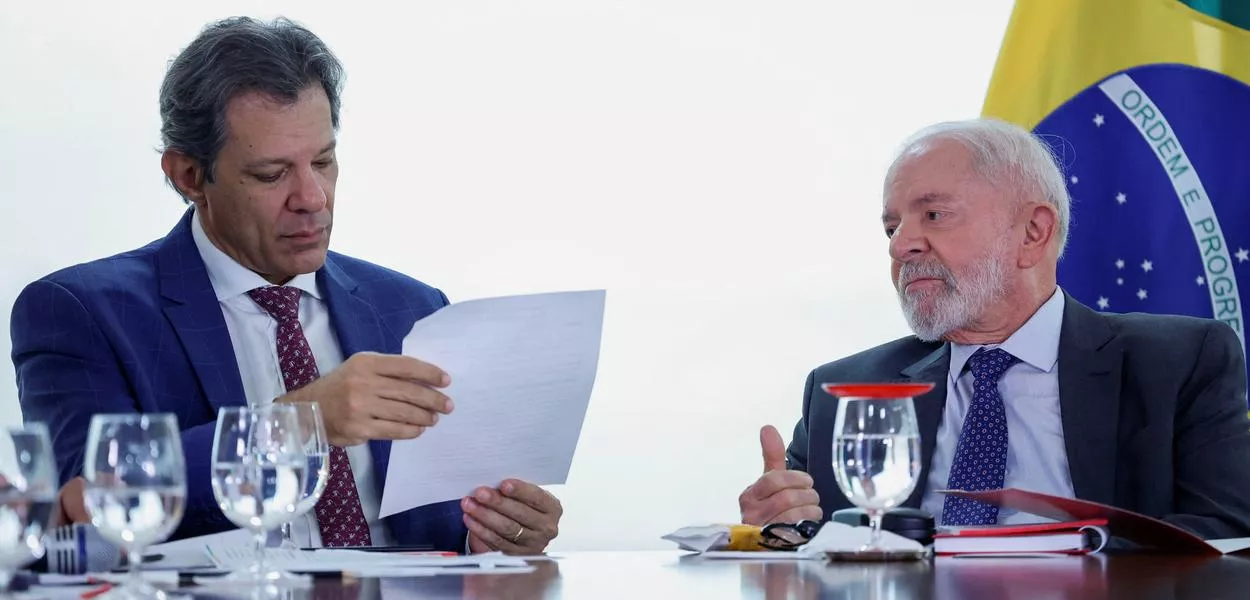 Após derrubada do IOF, Haddad defende cortes em supersalários e isenções, enquanto mercado mira salário mínimo