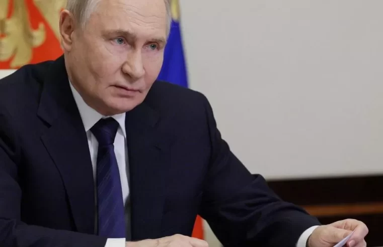 Putin anuncia corte de gastos militares a partir do próximo ano