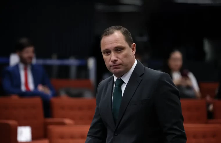 Trama golpista: advogado de réu admite conversa com Cid no Instagram