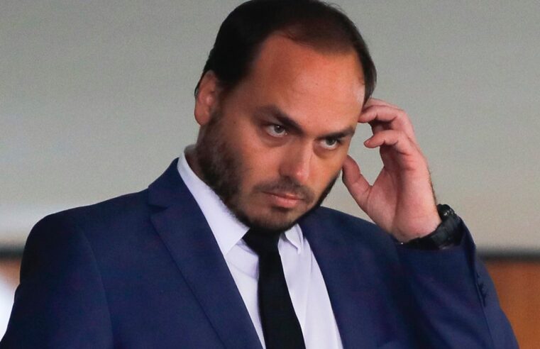 Carluxo admitiu envio de US$ 10 mil aos EUA após derrota do pai, revela depoimento