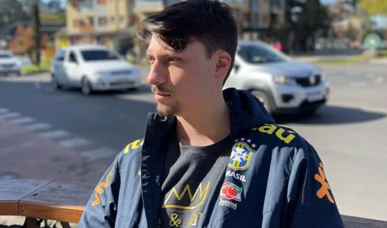 Jair Renan quer proibir símbolos comunistas e nazistas em SC, mas proposta deve ser rejeitada